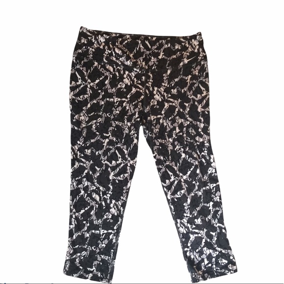 Nike Dri-fit pattern cropped leggings size Large - Picture 2 of 6